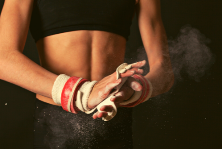 gymnast powdering hands